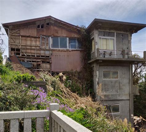 An abandoned house in Enoshima Japan. It's almost guaranteed to be haunted. [OC] | Abandoned ...