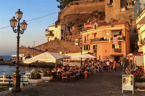 10 Best Restaurants in Sorrento, Italy - We must visit