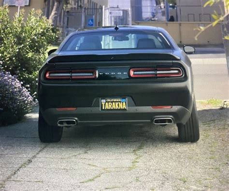 Dodge Challenger fosco preto da billie eilish Dodge Challenger Preto ...