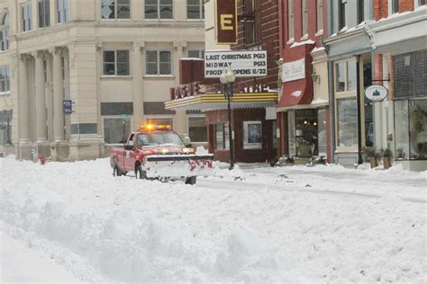 Snowstorm blasts northern Michigan communities