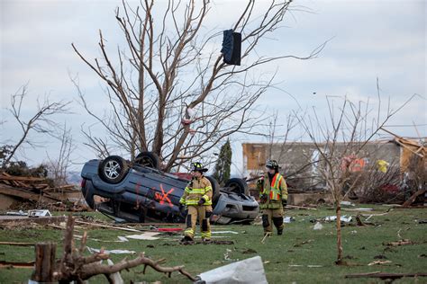 Survivors Sift Through Tornado Debris in Illinois Towns - NBC News