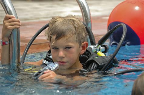 The Pros and Cons of Scuba Diving for Kids