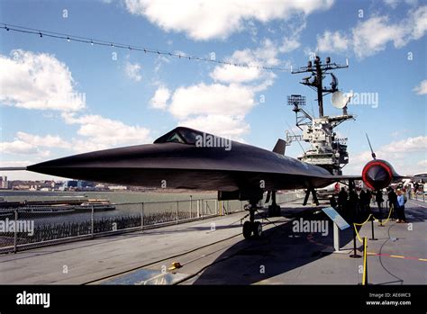 A 12 Blackbird spy plane USS Intrepid military museum New York USA Stock Photo - Alamy