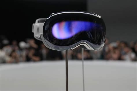 Apple unveils sleek, $3,500 ‘Vision Pro’ goggles. Will they be what VR ...