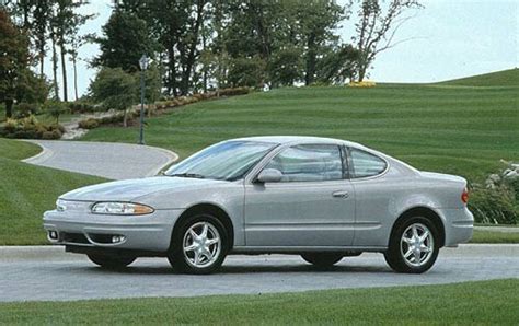 1999 Oldsmobile Alero Pictures - 17 Photos | Edmunds