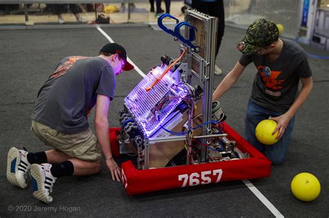 Robot competition at Bloomington High School South – The Bloomingtonian