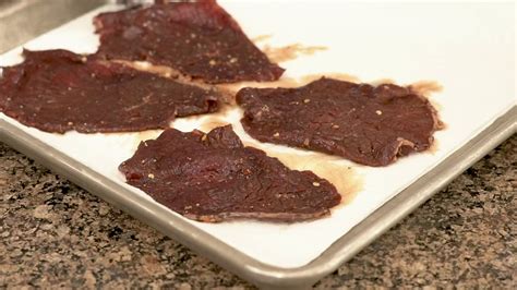 HOW TO MAKE PEPPERED BEEF JERKY AT HOME (in a smoker, in an oven, or in ...