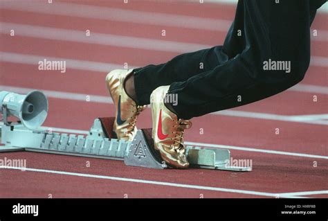 MICHAEL JOHNSON WITH GOLD NIKE SHOES. 01 August 1996 Stock Photo - Alamy