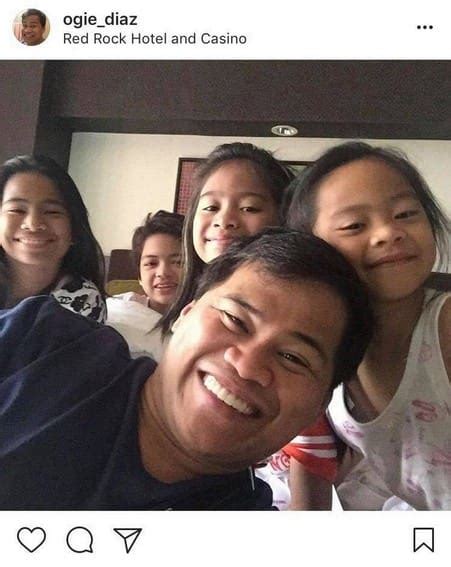 PICTURES! Ogie Diaz with his one big happy family | ABS-CBN Entertainment