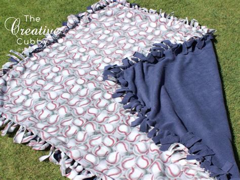 The Creative Cubby: No-Sew Fleece Blanket Tutorial