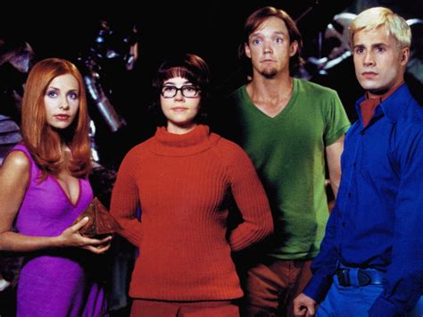 Sarah Michelle Gellar Confirms Scooby Doo Movie Cut Daphne & Velma Kiss ...