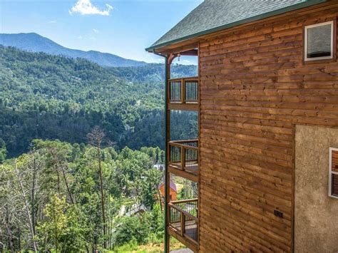 All About The View Cabin in Gatlinburg w/ 6 BR (Sleeps12)