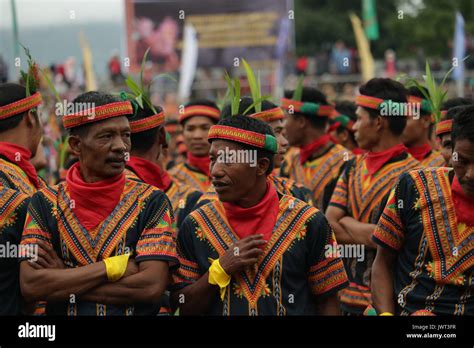 Saman dance indonesia hi-res stock photography and images - Alamy