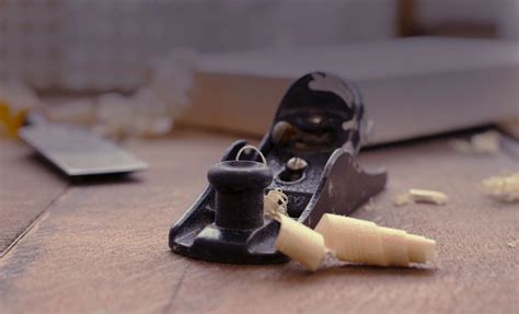 Chisel Basics (Hand Tools DIY) | HouseBouse.com