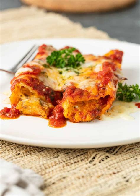 This authentic Italian manicotti recipe is easy to assemble and full of ...