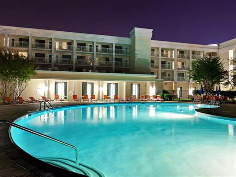 Atlanta Airport Hotels | Holiday Inn & Suites Atlanta Airport-North