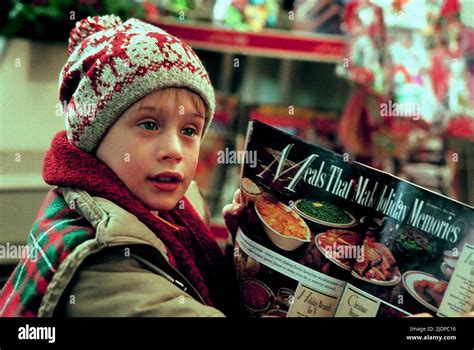 MACAULAY CULKIN, HOME ALONE, 1990 Stock Photo - Alamy