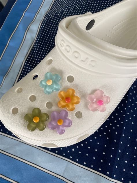 Glass-Look Flowers – Funky Crocs