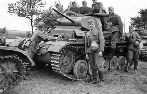 Panzer II ausf C and wehrmacht soldiers | World War Photos