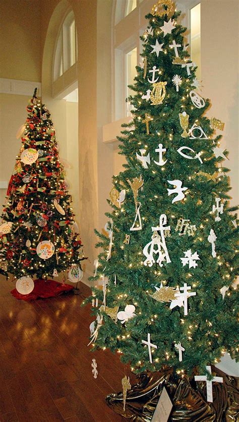 Chrismon tree tells the story of Christmas through symbols - The Troy Messenger | The Troy Messenger