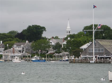 Mary's Ramblin's: EDGARTOWN PEAK AND OFF SEASON