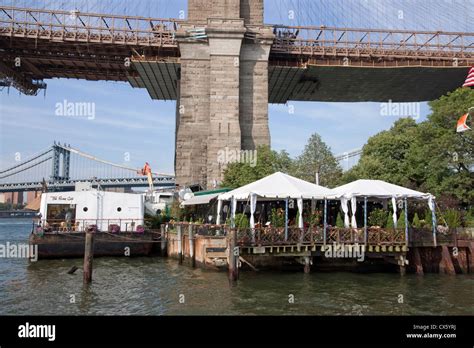 The River Cafe on the Brooklyn waterfront beneath the Brooklyn Stock Photo: 50533382 - Alamy