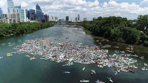 Paddleboarders at Lady Bird Lake in Austin - YouTube