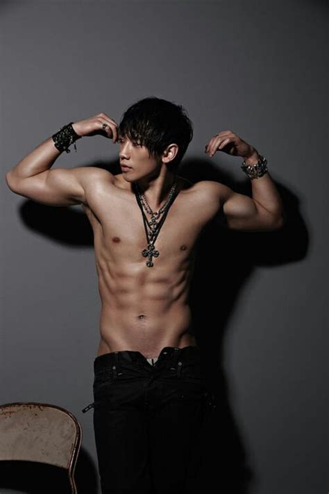 Kpop Idols With Abs(Part 1) | K-Pop Amino