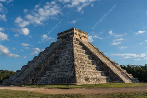 Temple of Kukulkan, Chichen Itza, Mexico - Stock Image - C049/4780 - Science Photo Library