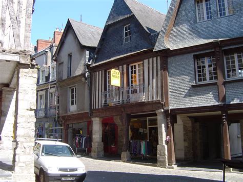 File:Rue de la Poterie Vitré, Bretagne, France.JPG - Wikimedia Commons