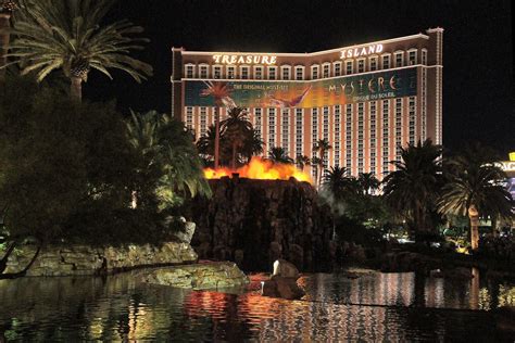 Mirage Volcano eruption in Las Vegas | Las vegas, Vegas, Las vegas valley