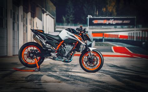 Download wallpaper: KTM 890 Duke R 3840x2400