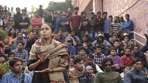 Protest widens gulf in JNU: Students, administration dig in heels | Latest News India ...