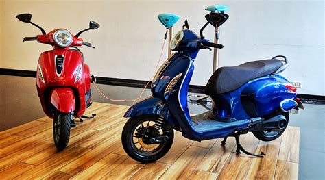 Bajaj Chetak Electric Scooter Showcased in Pune; Expected Price, Features, Bookings ...