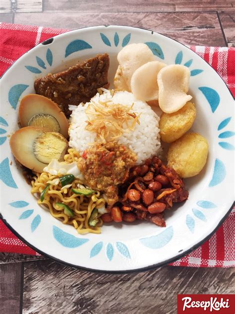 Nasi Uduk Komplit khas Betawi (Jakarta) - Resep | ResepKoki