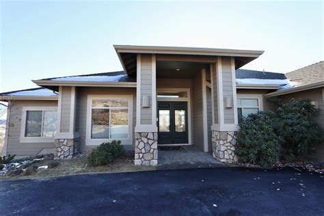 Klamath Falls, OR Real Estate - Klamath Falls Homes for Sale | realtor.com®