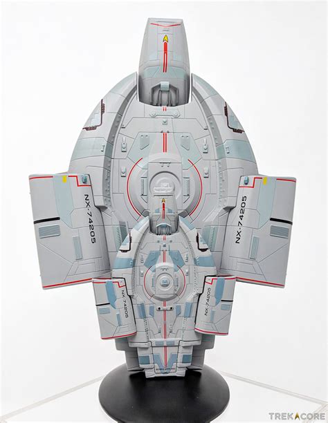 REVIEW: Eaglemoss XL — USS DEFIANT NX-74205 Model • TrekCore.com