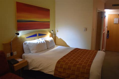 Holiday Inn Express Luton Airport hotel review by A Lovely Planet