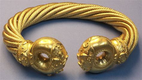 Celtic Torq in the British Museum,,, British Bling!! | Ancient jewelry ...