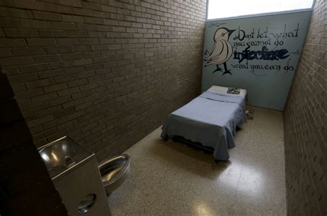 Juvenile detention center is ‘isolating and deprivational,’ report says | Injustice Watch