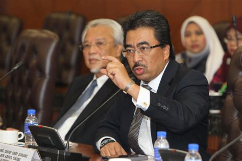 Johari Ghani: Political Stability Needed To Resolve RM1 Trillion National Debt & Low FDI