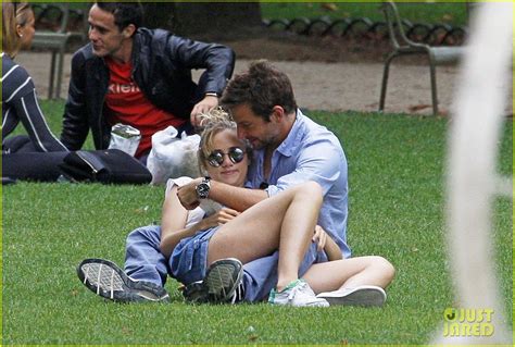 Bradley Cooper & Suki Waterhouse Snuggle in Paris Park! | bradley ...