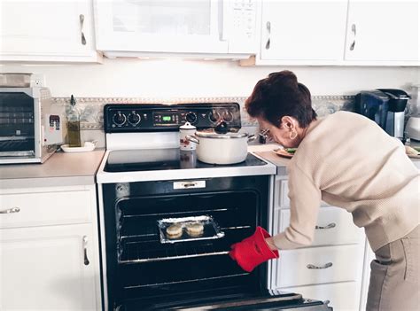 Why Does My Gas Oven Smells Like Gas When Turned On (FIND OUT!)