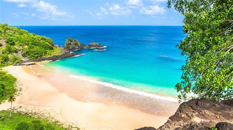 Beach of Cachorro, Fernando de Noronha, Brazil | Windows Spotlight Images