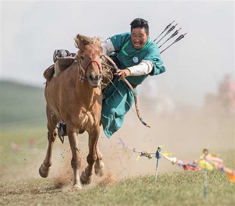 Living Arrow of Mongolian Horseback Archery | Horse archery, Archery ...