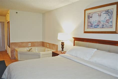 Miami Gardens Inn & Suites Miami Gardens, Florida, US - Reservations.com