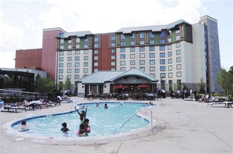 Four Winds Casino debuts its new pool, hotel suites | Local News | heraldpalladium.com