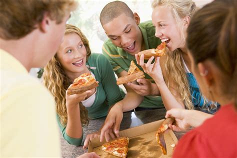 Parents say school pizza party rewarding straight-A students makes others ‘feel bad ...