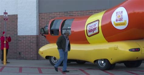 Oscar Mayer hiring next class of Wienermobile drivers - CBS Chicago