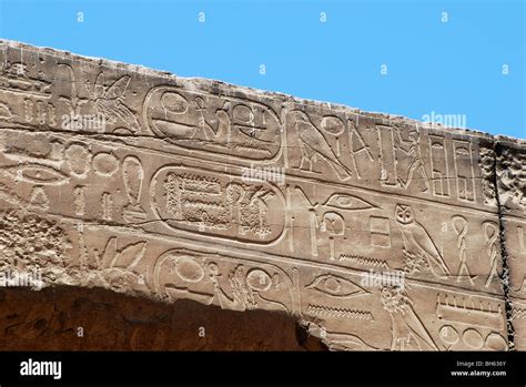 Lintol detail Luxor temple number 2869 Stock Photo - Alamy